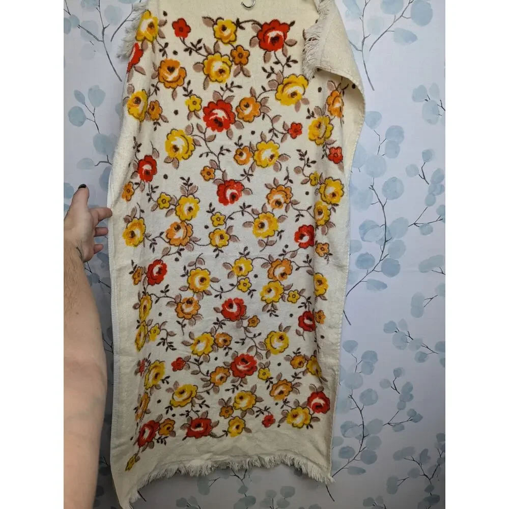 Vintage 1960s/70s Springmaid Fringe Bath Towel Cream Orange Floral GrannyCottage